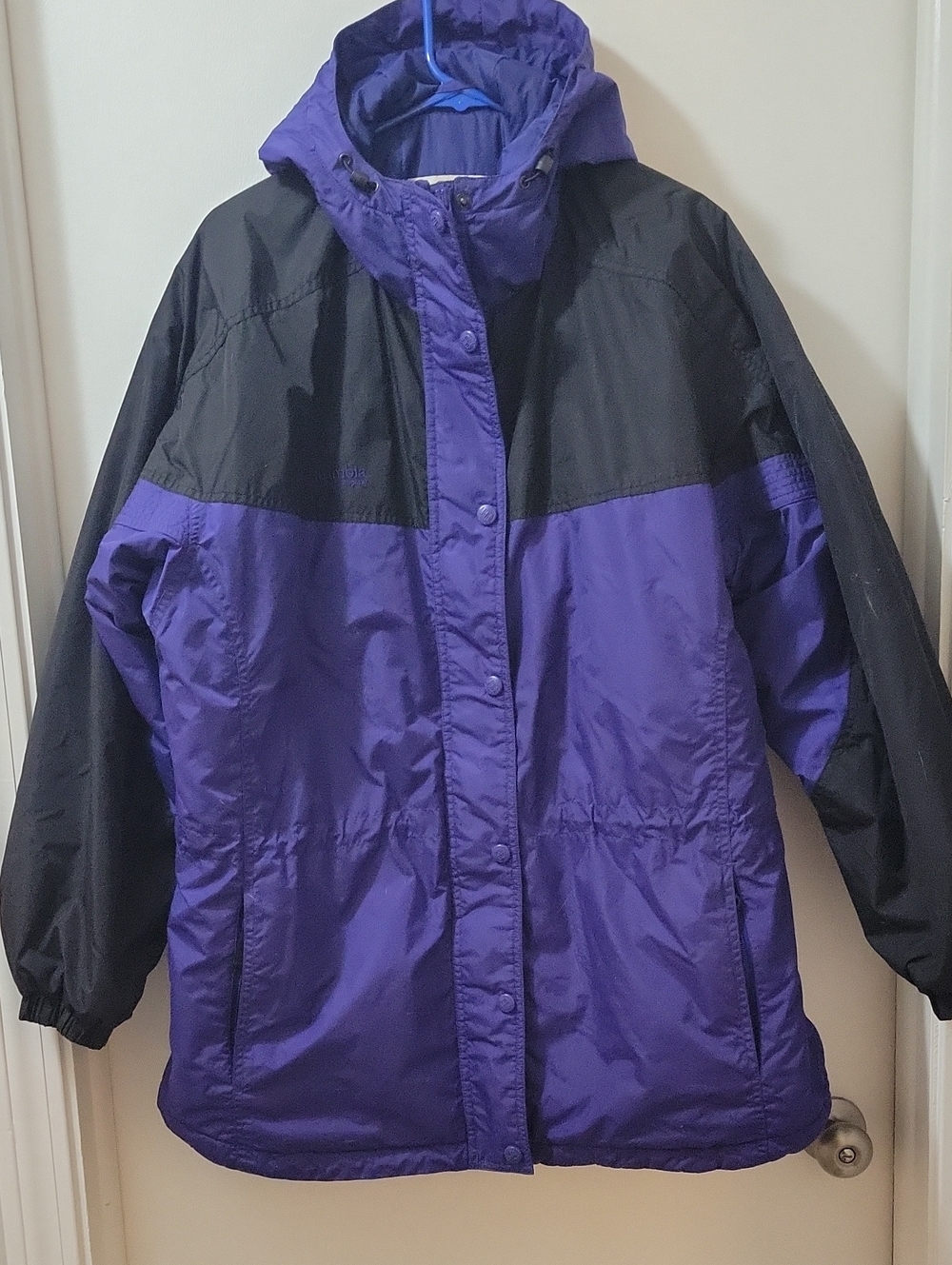 Vintage 90's Women's Purple and Black Insulated Ski Jacket with Hood